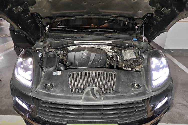 Used Porsche Macan 2020 Macan 2.0T Engine Bay