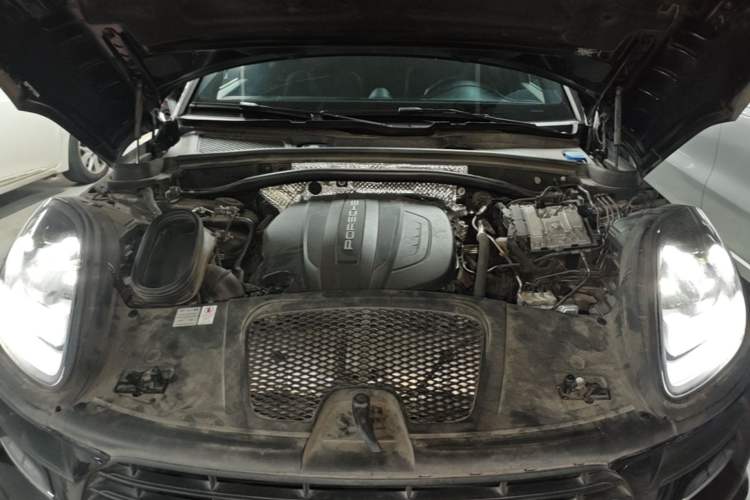 Used Porsche Macan 2020 Macan 2.0T Engine Bay