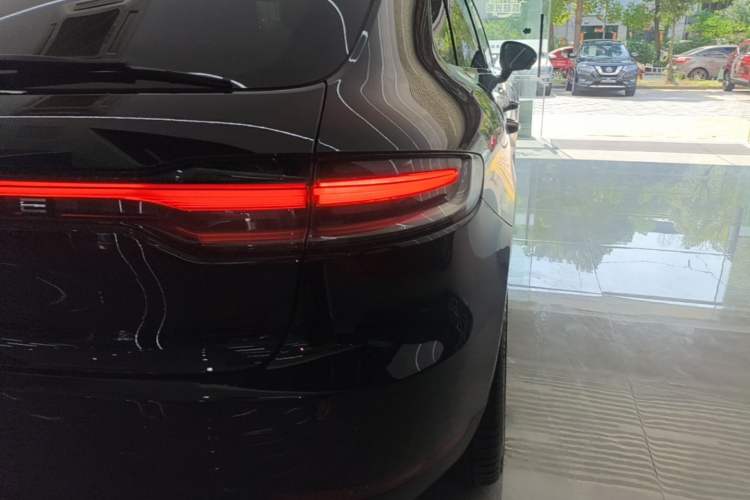 Used Porsche Macan 2020 Macan 2.0T Exterior 3