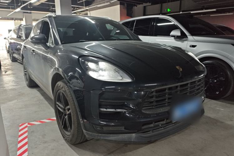 Used Porsche Macan 2020 Macan 2.0T Front Right 45 Deg