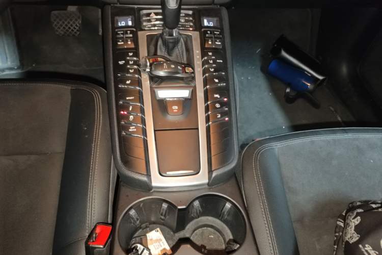 Used Porsche Macan 2020 Macan 2.0T Gear Lever