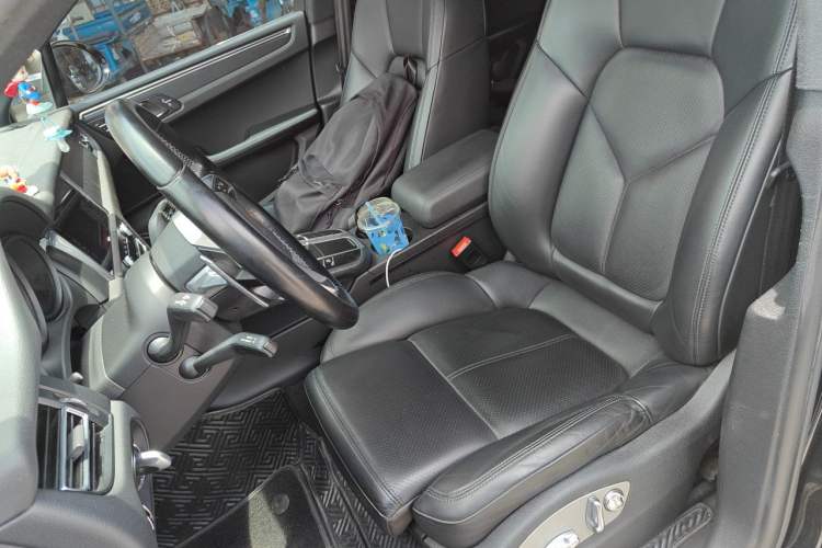 Used Porsche Macan 2020 Macan 2.0T Left Front Seat