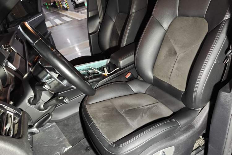 Used Porsche Macan 2020 Macan 2.0T Left Front Seat