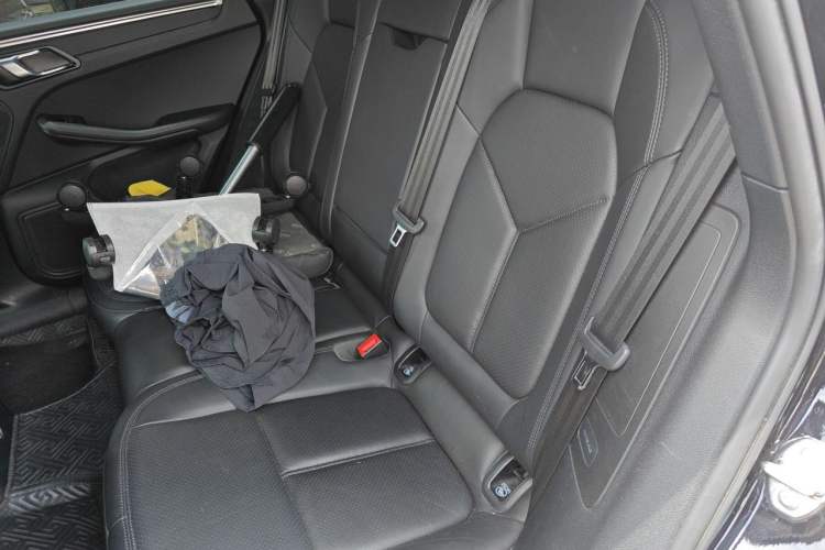 Used Porsche Macan 2020 Macan 2.0T Left Rear Seat
