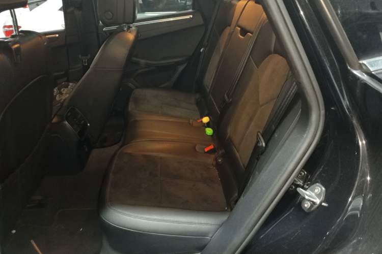 Used Porsche Macan 2020 Macan 2.0T Left Rear Seat
