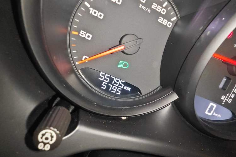 Used Porsche Macan 2020 Macan 2.0T Odometer Close Up