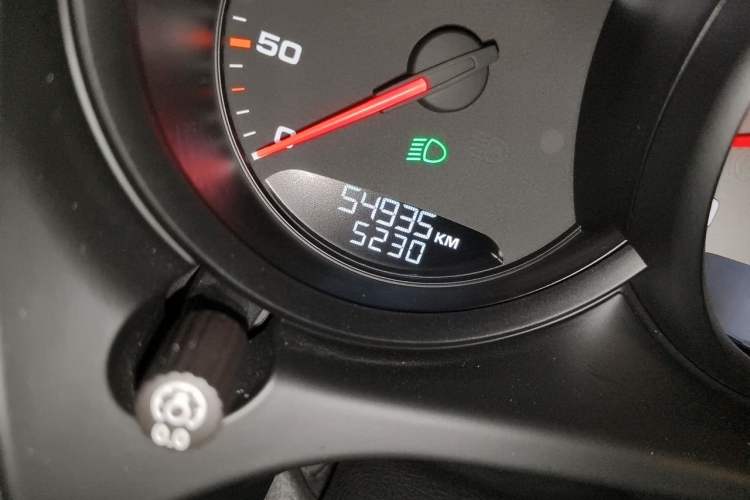 Used Porsche Macan 2020 Macan S 3.0T Odometer Close Up