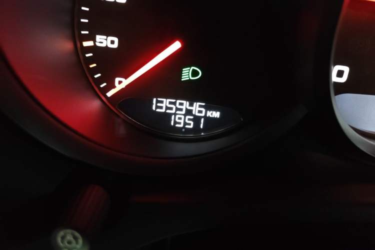 Used Porsche Macan 2020 Macan 2.0T Odometer Close Up