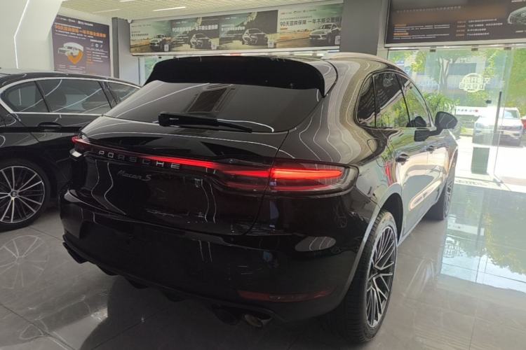 Used Porsche Macan 2020 Macan 2.0T Rear Right 45 Deg