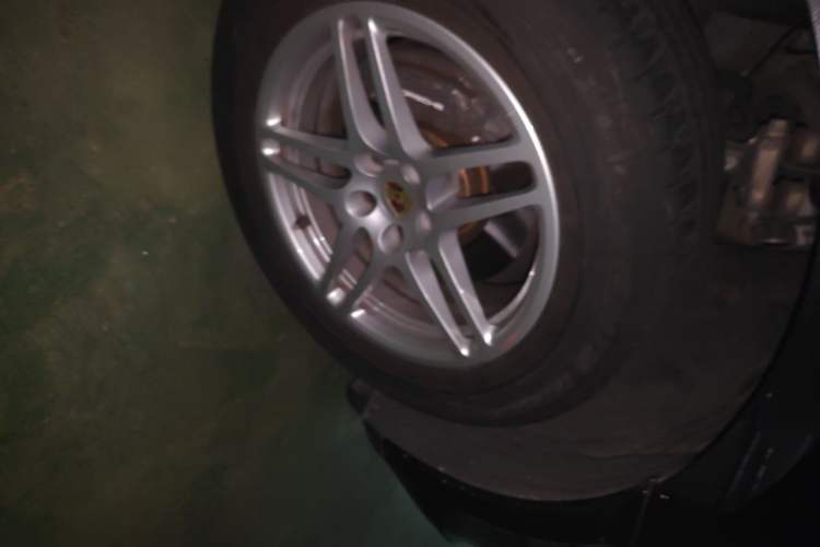 Used Porsche Macan 2020 Macan 2.0T Right Front Wheel Hub
