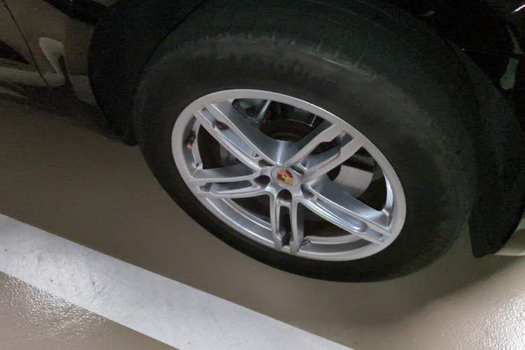 Used Porsche Macan 2020 Macan S 3.0T Right Front Wheel Hub