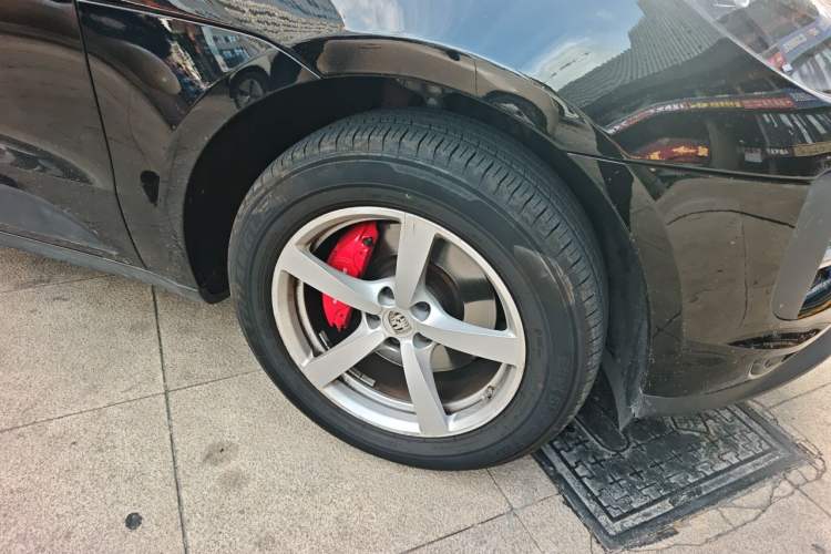 Used Porsche Macan 2020 Macan 2.0T Right Front Wheel Hub