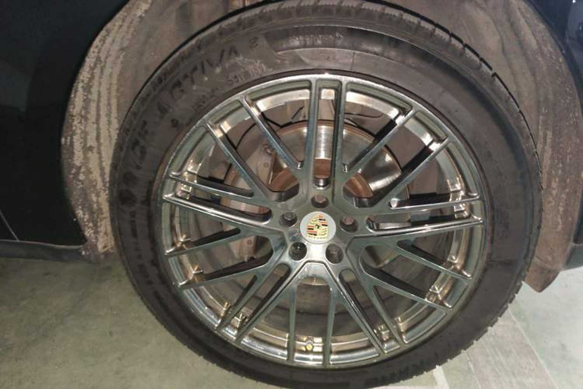 Used Porsche Macan 2020 Macan 2.0T Right Front Wheel Hub