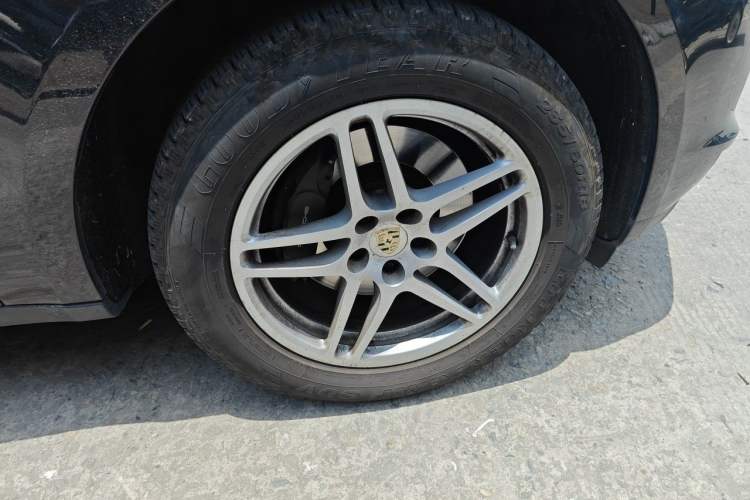 Used Porsche Macan 2020 Macan 2.0T Right Front Wheel Hub