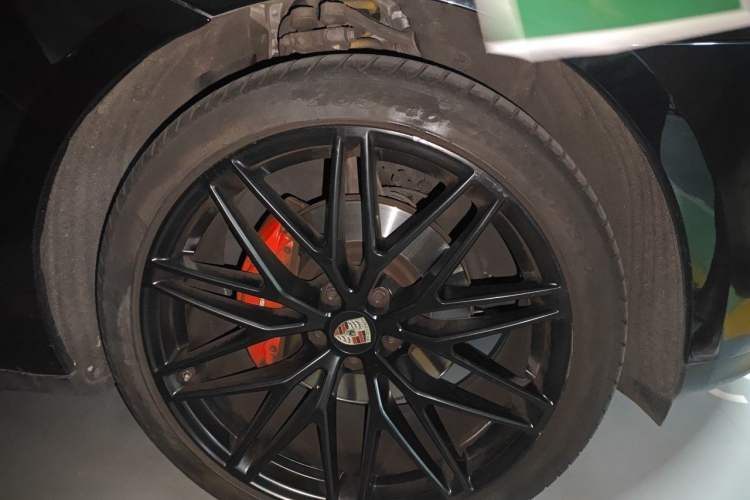 Used Porsche Macan 2020 Macan 2.0T Right Front Wheel Hub