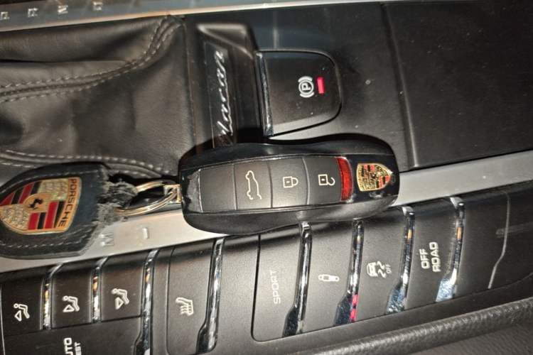 Used Porsche Macan 2020 Macan 2.0T Vehicle Key