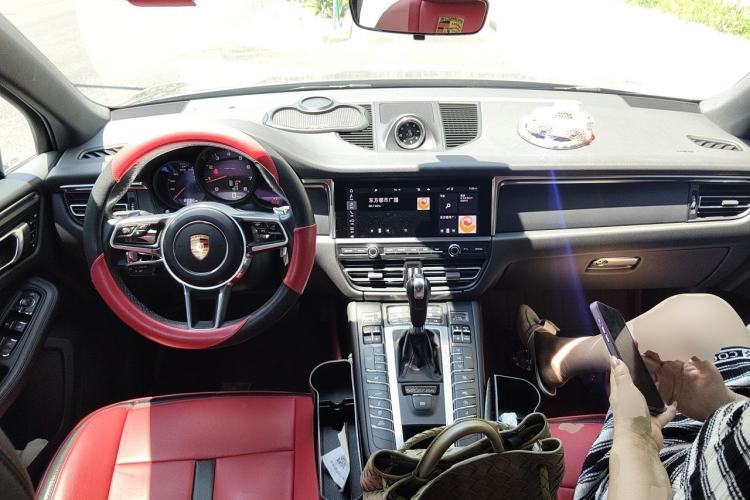 Used Porsche Macan 2020 Macan 2.0T Center Console