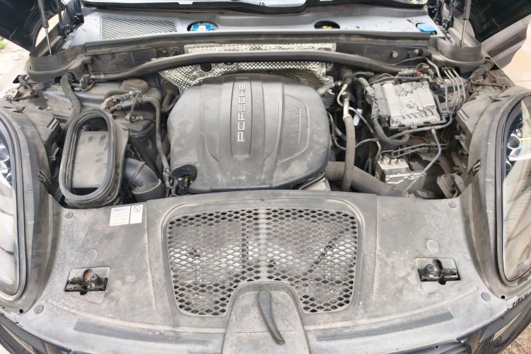 Used Porsche Macan 2020 Macan 2.0T Engine Bay