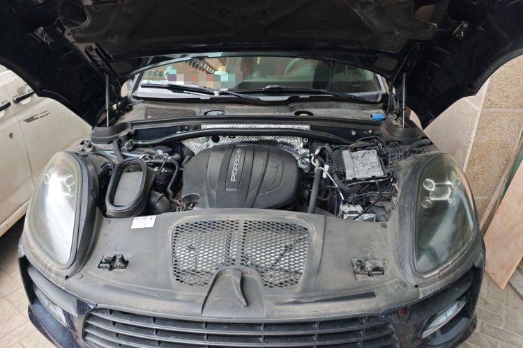 Used Porsche Macan 2020 Macan 2.0T Engine Bay
