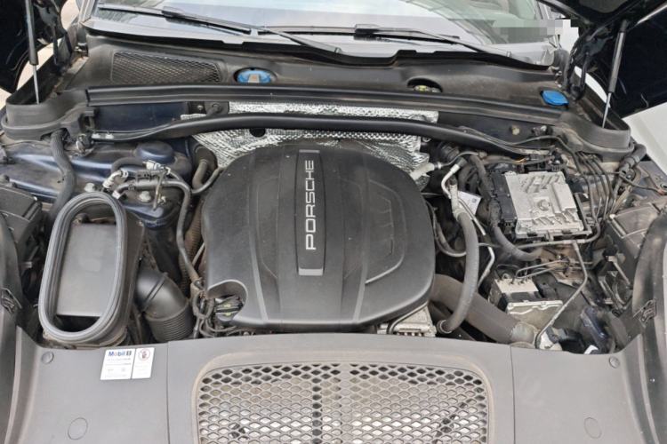 Used Porsche Macan 2020 Macan 2.0T Engine Bay