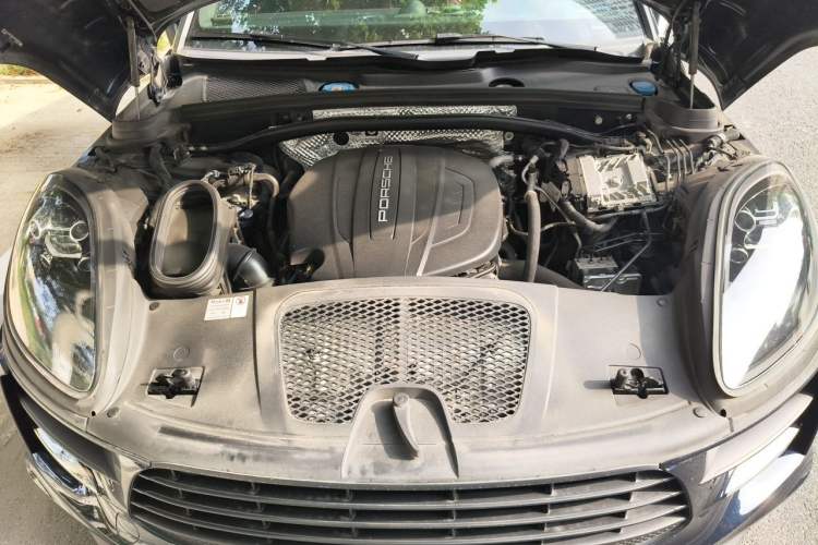 Used Porsche Macan 2020 Macan 2.0T Engine Bay