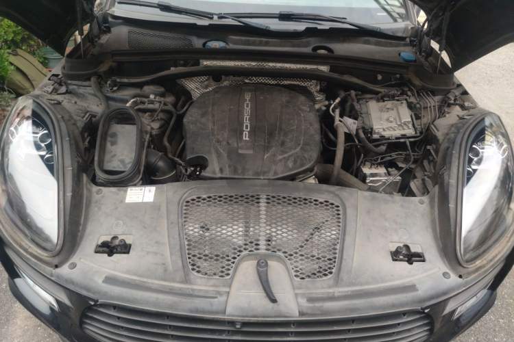 Used Porsche Macan 2020 Macan 2.0T Engine Bay