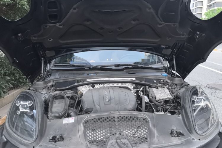 Used Porsche Macan 2020 Macan 2.0T Engine Bay