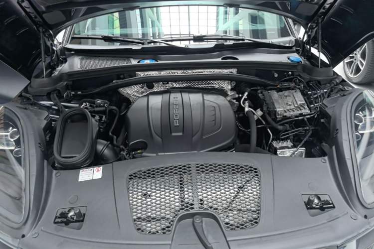Used Porsche Macan 2020 Macan 2.0T Engine Bay