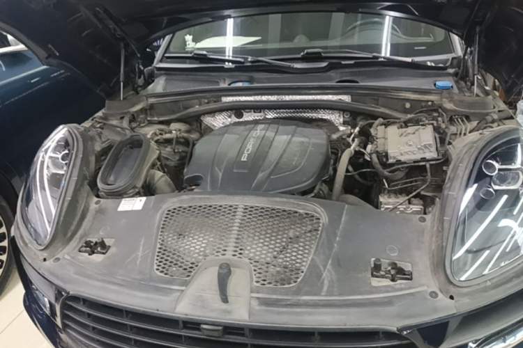 Used Porsche Macan 2020 Macan 2.0T Engine Bay