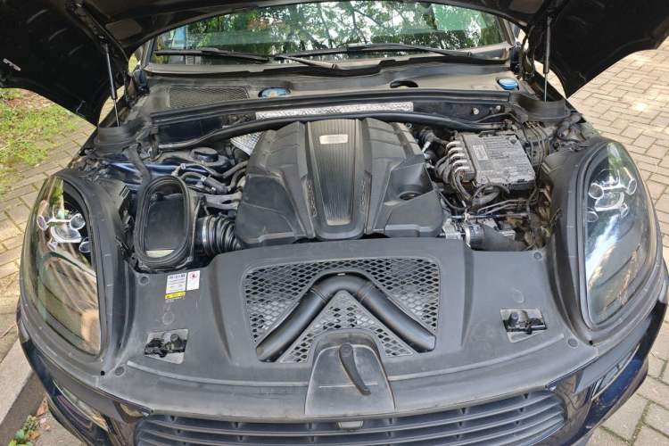 Used Porsche Macan 2020 Macan S 3.0T Engine Bay
