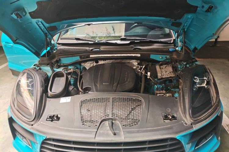 Used Porsche Macan 2020 Macan 2.0T Engine Bay