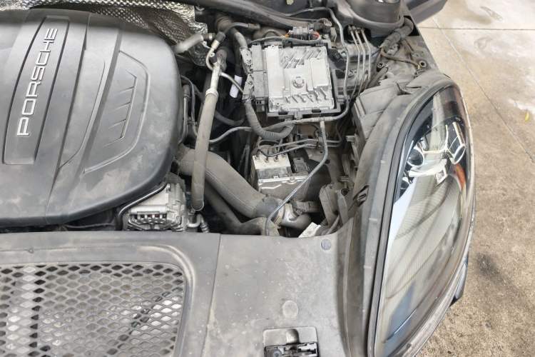 Used Porsche Macan 2020 Macan 2.0T Engine Bay Left