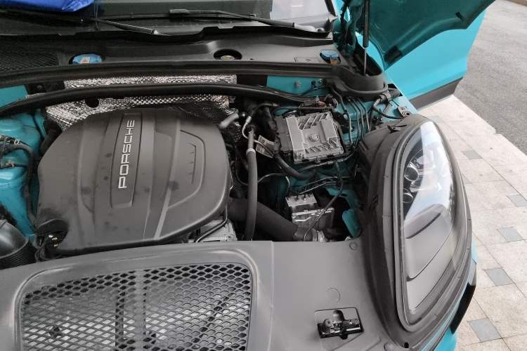 Used Porsche Macan 2020 Macan 2.0T Engine Bay Left