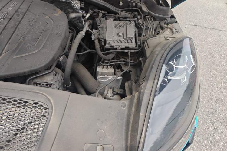 Used Porsche Macan 2020 Macan 2.0T Engine Bay Left