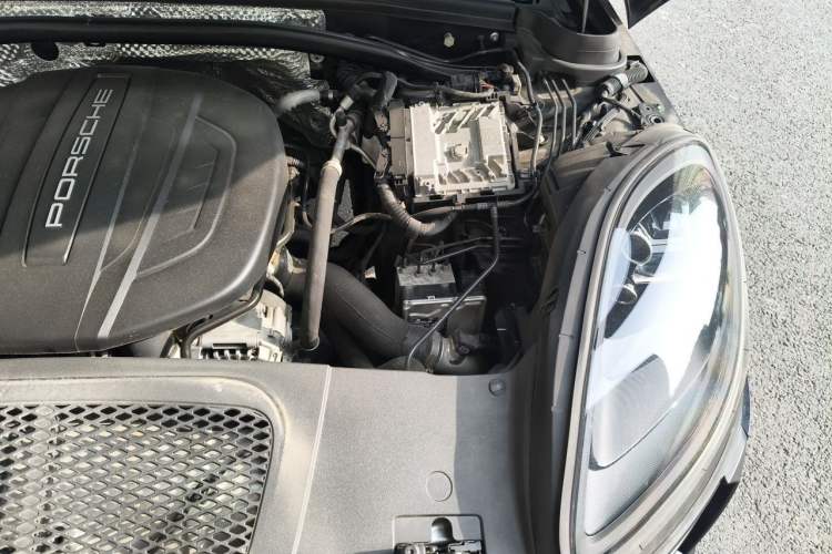 Used Porsche Macan 2020 Macan 2.0T Engine Bay Left
