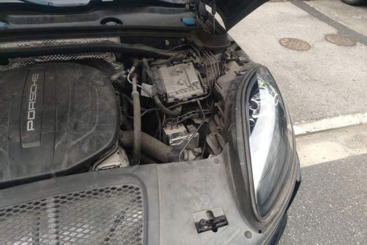 Used Porsche Macan 2020 Macan 2.0T Engine Bay Left