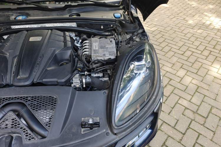 Used Porsche Macan 2020 Macan S 3.0T Engine Bay Left