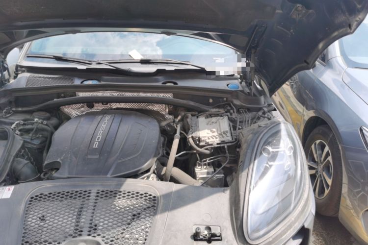 Used Porsche Macan 2020 Macan 2.0T Engine Bay Left