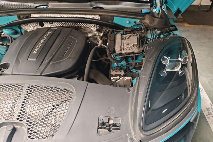 Used Porsche Macan 2020 Macan 2.0T Engine Bay Left
