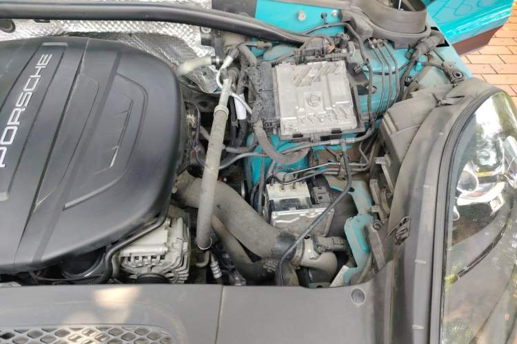 Used Porsche Macan 2020 Macan 2.0T Engine Bay Left
