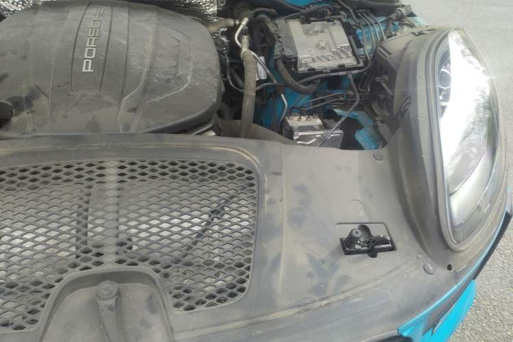 Used Porsche Macan 2020 Macan 2.0T Engine Bay Left