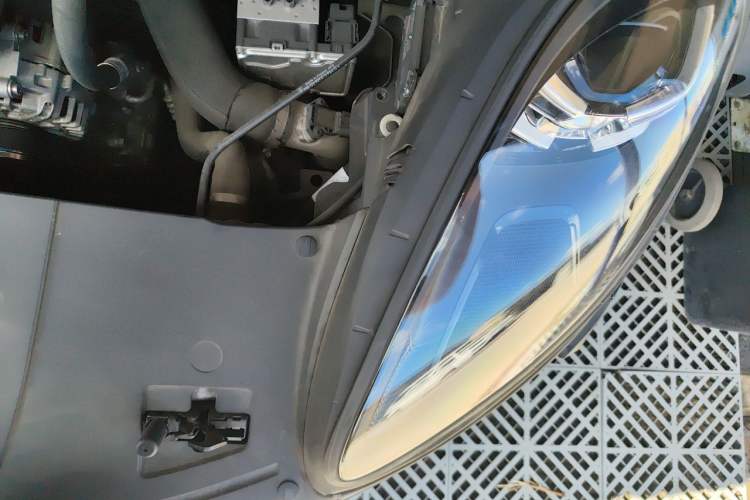 Used Porsche Macan 2020 Macan 2.0T Engine Bay Left