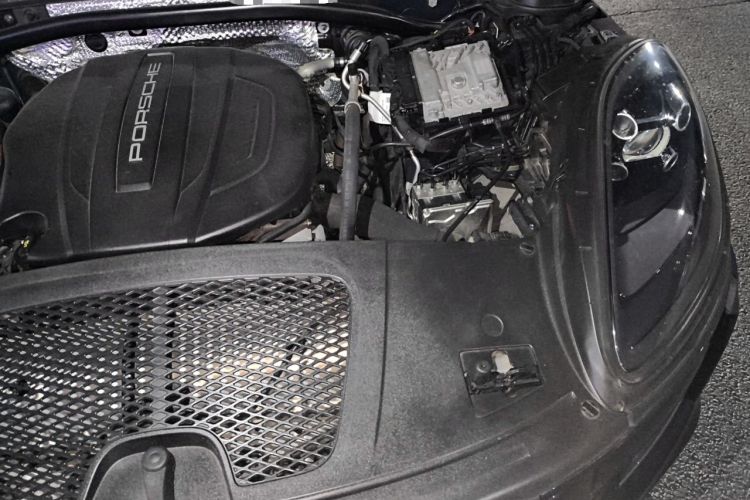 Used Porsche Macan 2020 Macan 2.0T Engine Bay Left