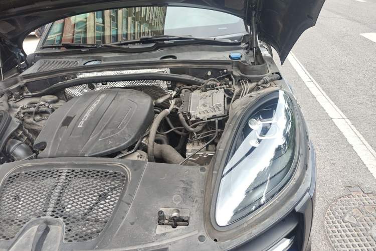 Used Porsche Macan 2020 Macan 2.0T Engine Bay Left