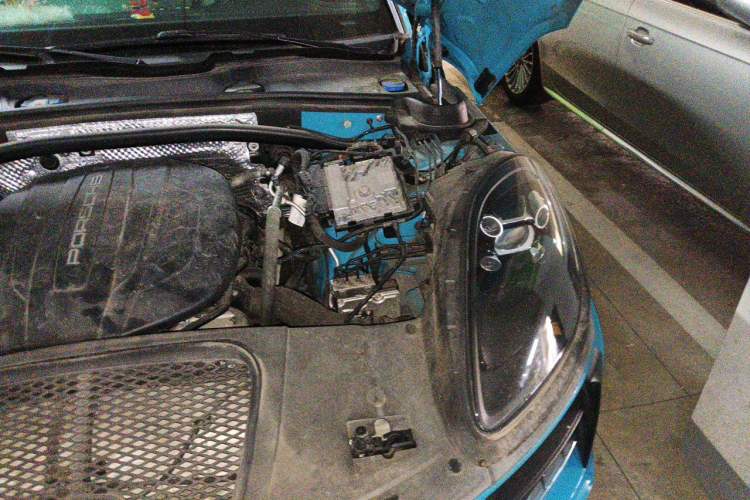 Used Porsche Macan 2020 Macan 2.0T Engine Bay Left