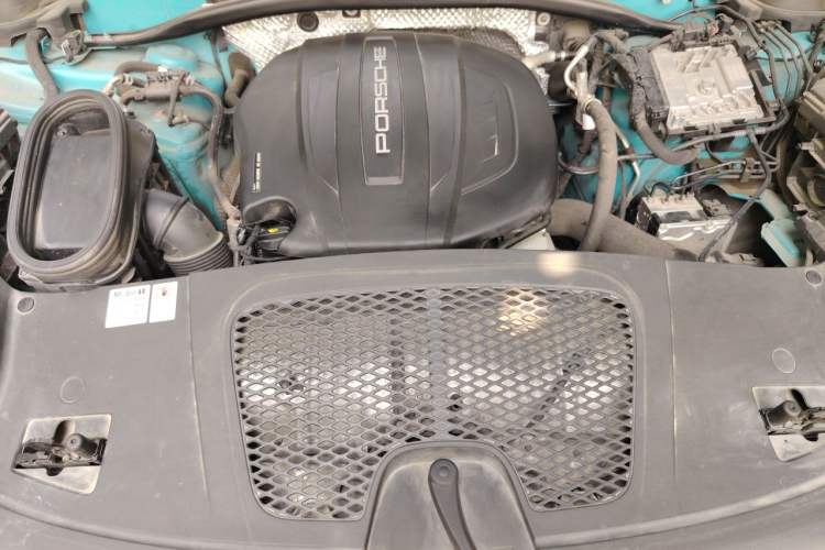 Used Porsche Macan 2020 Macan 2.0T Engine Bay