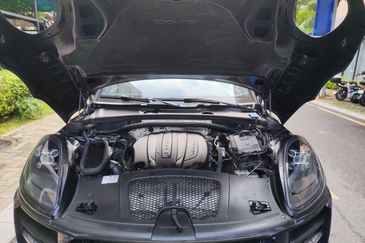 Used Porsche Macan 2020 Macan 2.0T Engine Bay