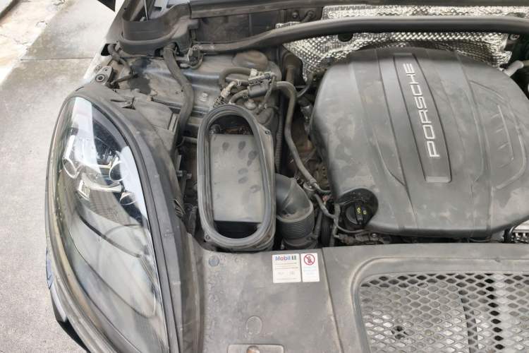 Used Porsche Macan 2020 Macan 2.0T Engine Bay Right