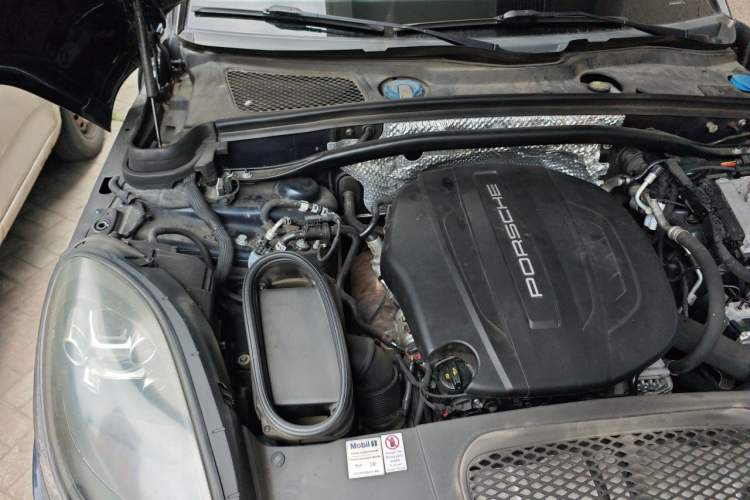 Used Porsche Macan 2020 Macan 2.0T Engine Bay Right