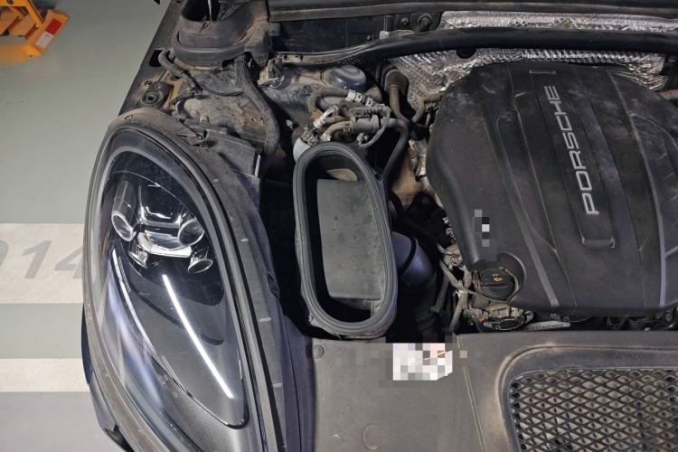Used Porsche Macan 2020 Macan 2.0T Engine Bay Right